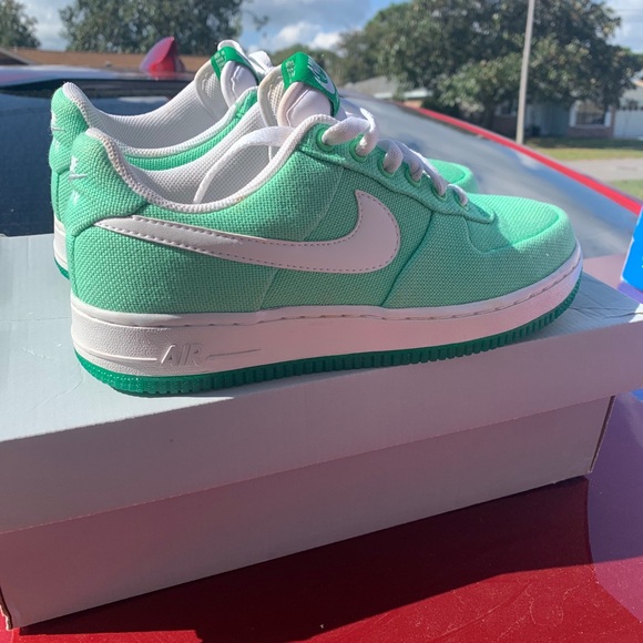 Nike Shoes - Nike Air Force 1